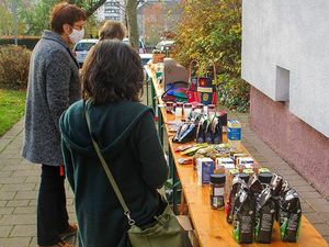 Eine-Welt-Verkauf Verkaufsstand
